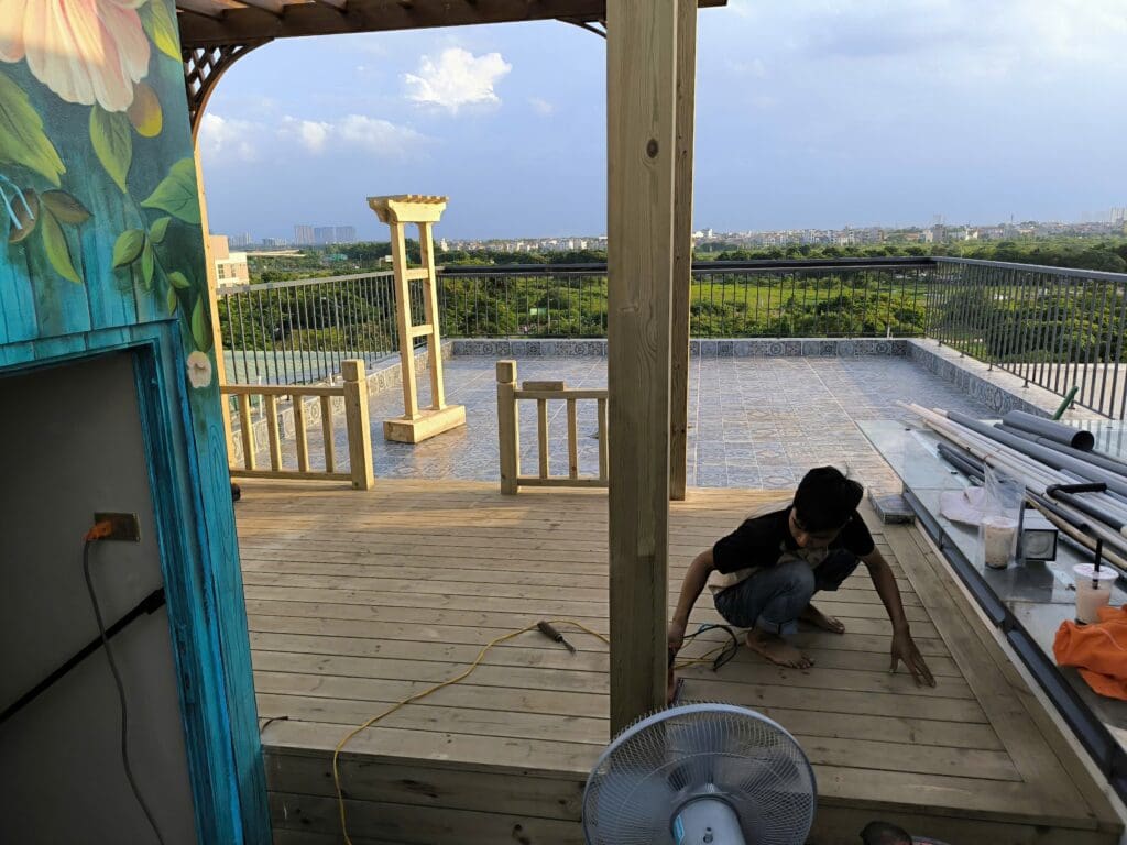 lavie pine thi công vật liệu lát sàn ngoài trời với ứng dụng giàn làm Pergola