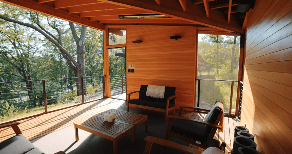 Khám Phá Xu Hướng Trần Ngoài Trời - Điểm Nhấn Đẳng Cấp Cho Ngôi Nhà Của Bạn 7 PINE WOOD VILLA
