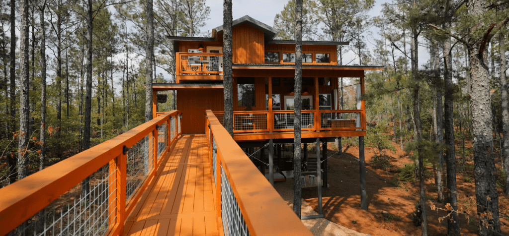 Ứng dụng sàn gỗ sân thượng, ban công tại PINE FOREST VILLA