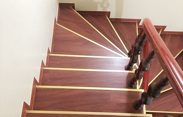 giới thiệu tấm ốp nhựa cầu thang