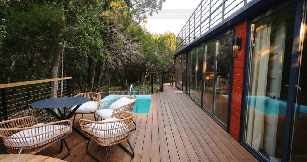 Sàn gỗ biến tính ngoài trời tại một công trình do Lavie Pine thi công