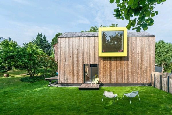 Mặt tiền biệt thự sử dụng tấm ốp gỗ thông ngoài trời Lavie Pine