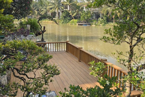Sàn gỗ thông ngoài trời cho các phong cách kiến trúc