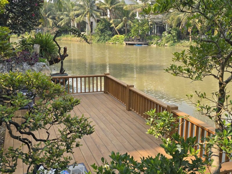 Sàn gỗ thông ngoài trời cho các phong cách kiến trúc