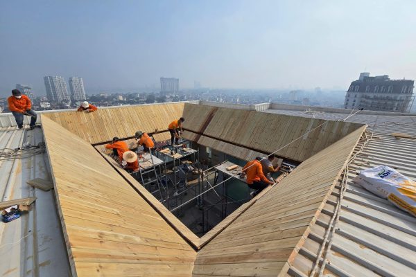 Resort sử dụng tấm ốp gỗ thông ngoài trời Lavie Pine